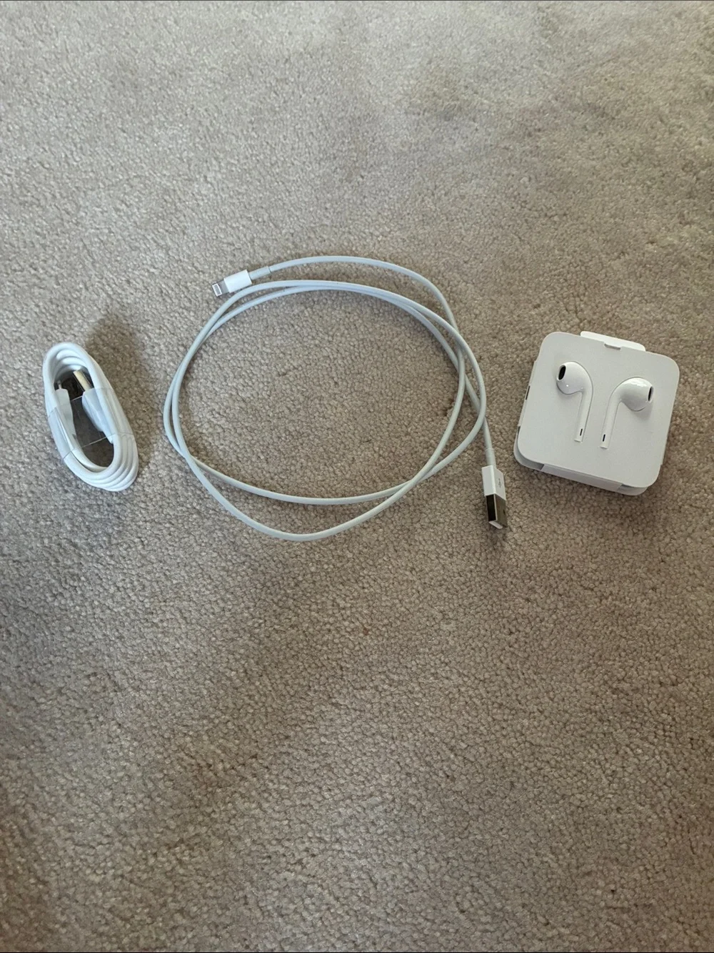 Apple White Lightning Cable with White EarPods and USB Charging Cable